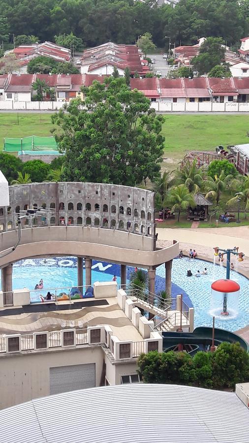 At B-lagoon Resort, Pangsapuri *